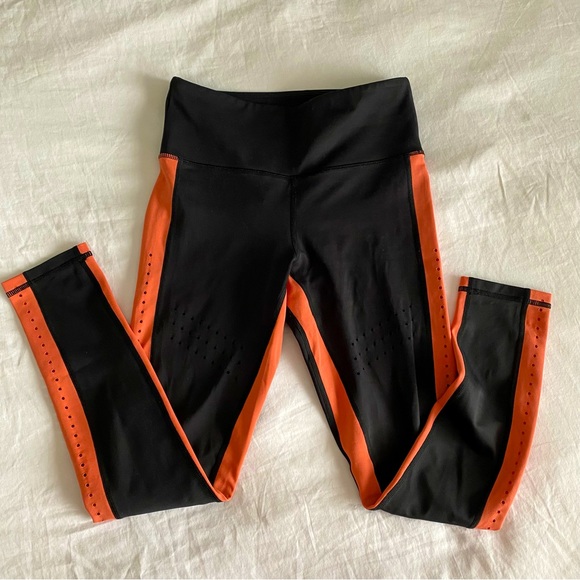 ☀️ SUMMER CLEARANCE ☀️ ZYIA | Light n Tight Leggings | Size 2 - Picture 1 of 5